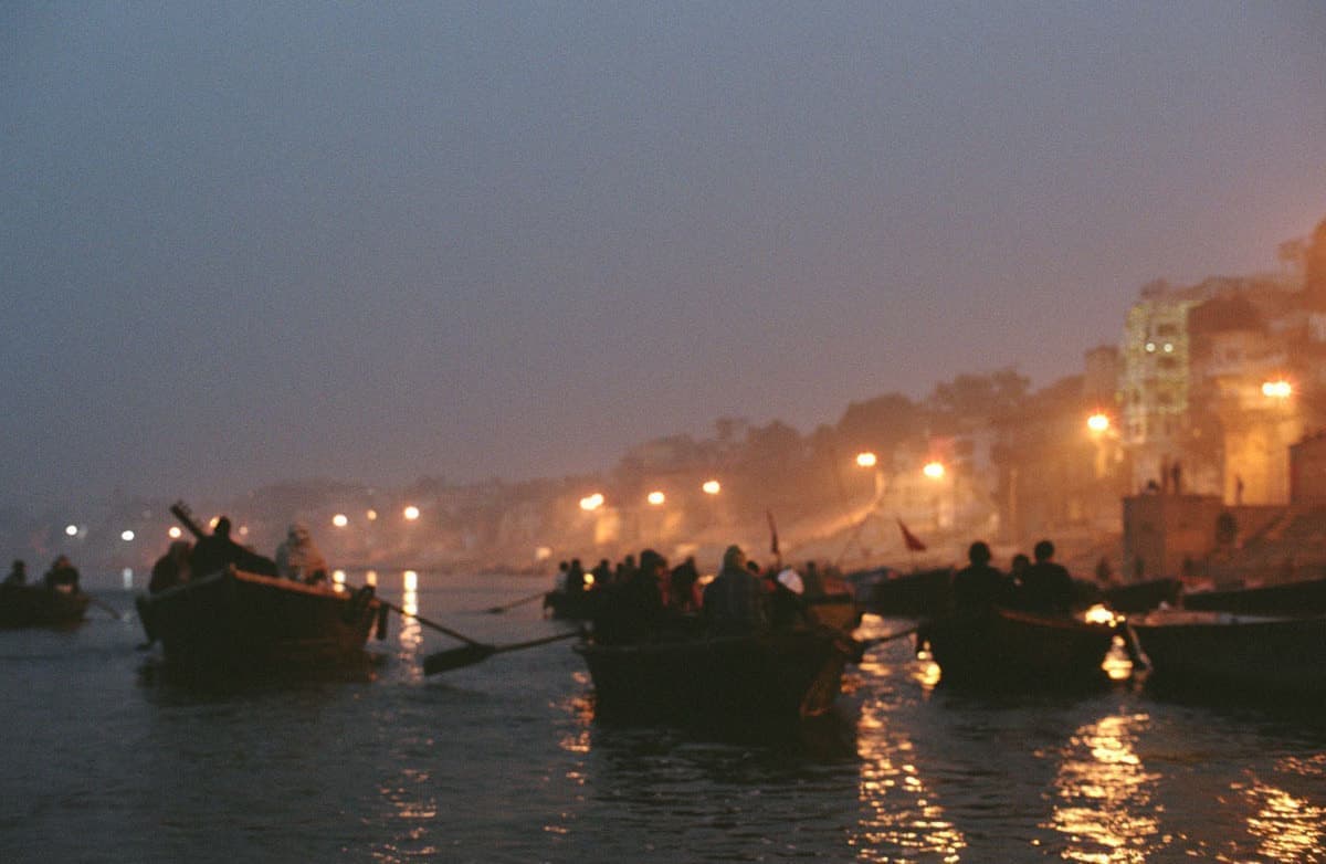 インドの旅写真_夜明け前のガンジス河
