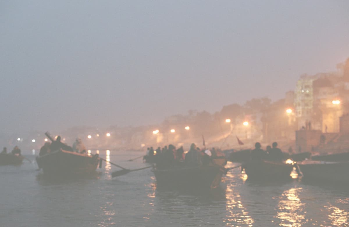 インドの旅写真_夜明け前のガンジス河