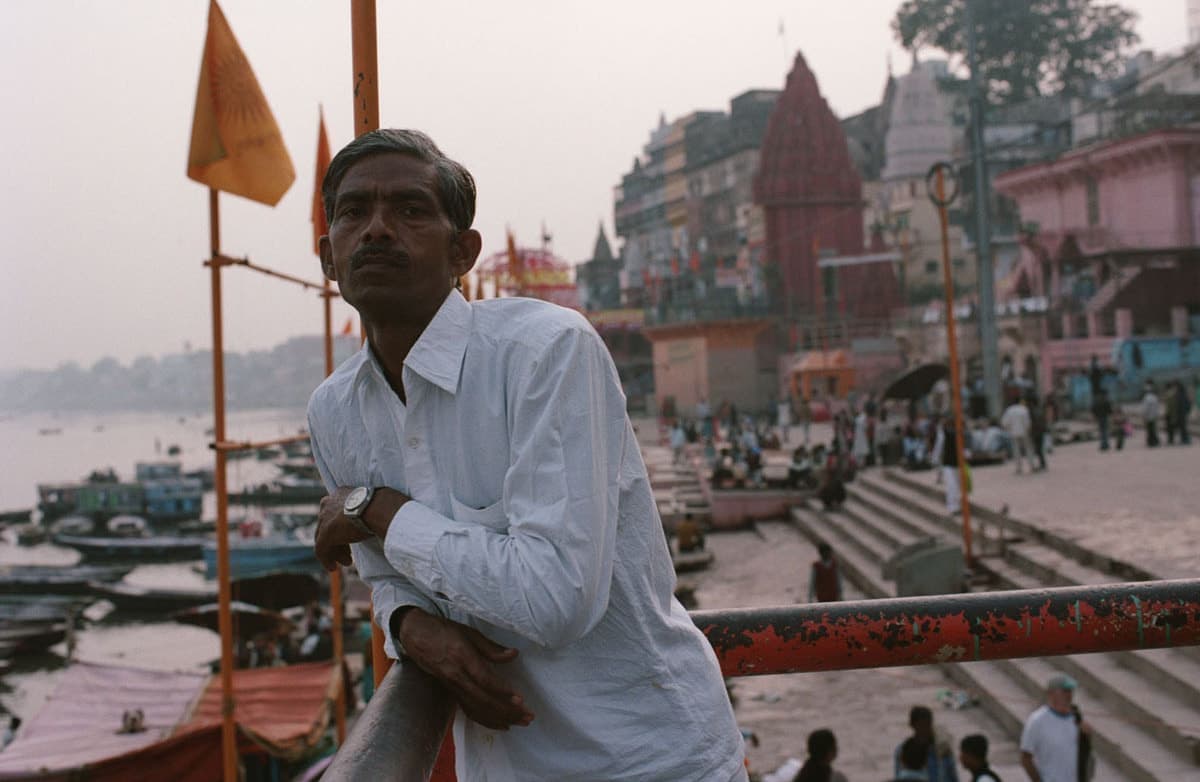 インドの旅写真_ガンジス河と男