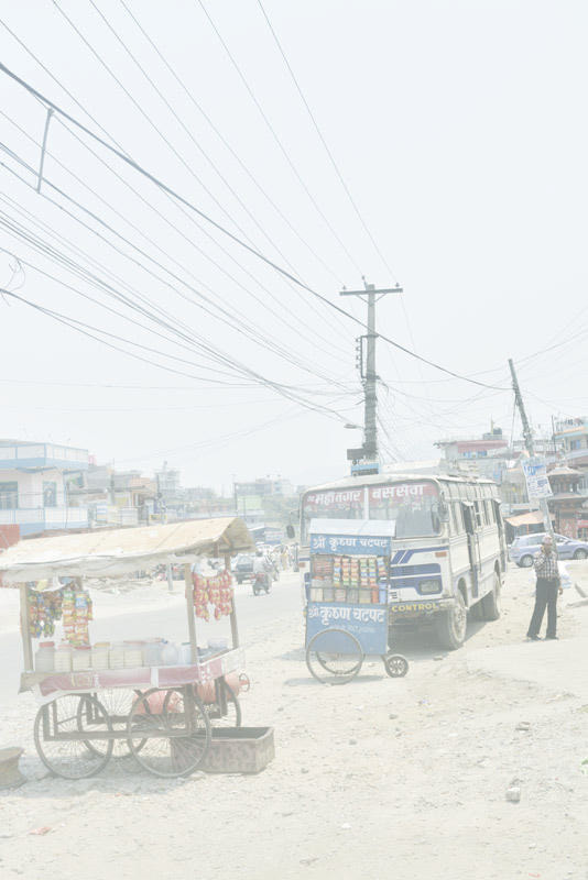 ネパールの旅写真_路地と電柱