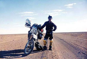 篠部雅貴_オーストラリアの水平線とバイク