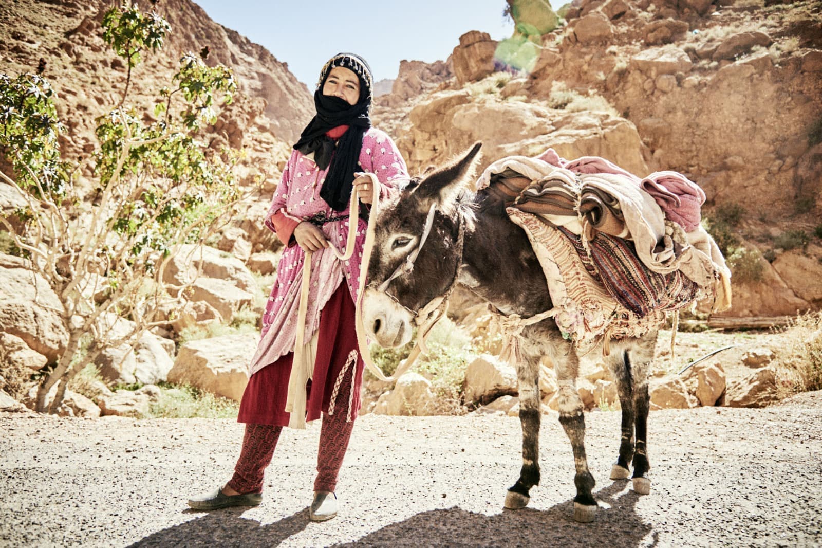 モロッコの旅写真_女とロバ