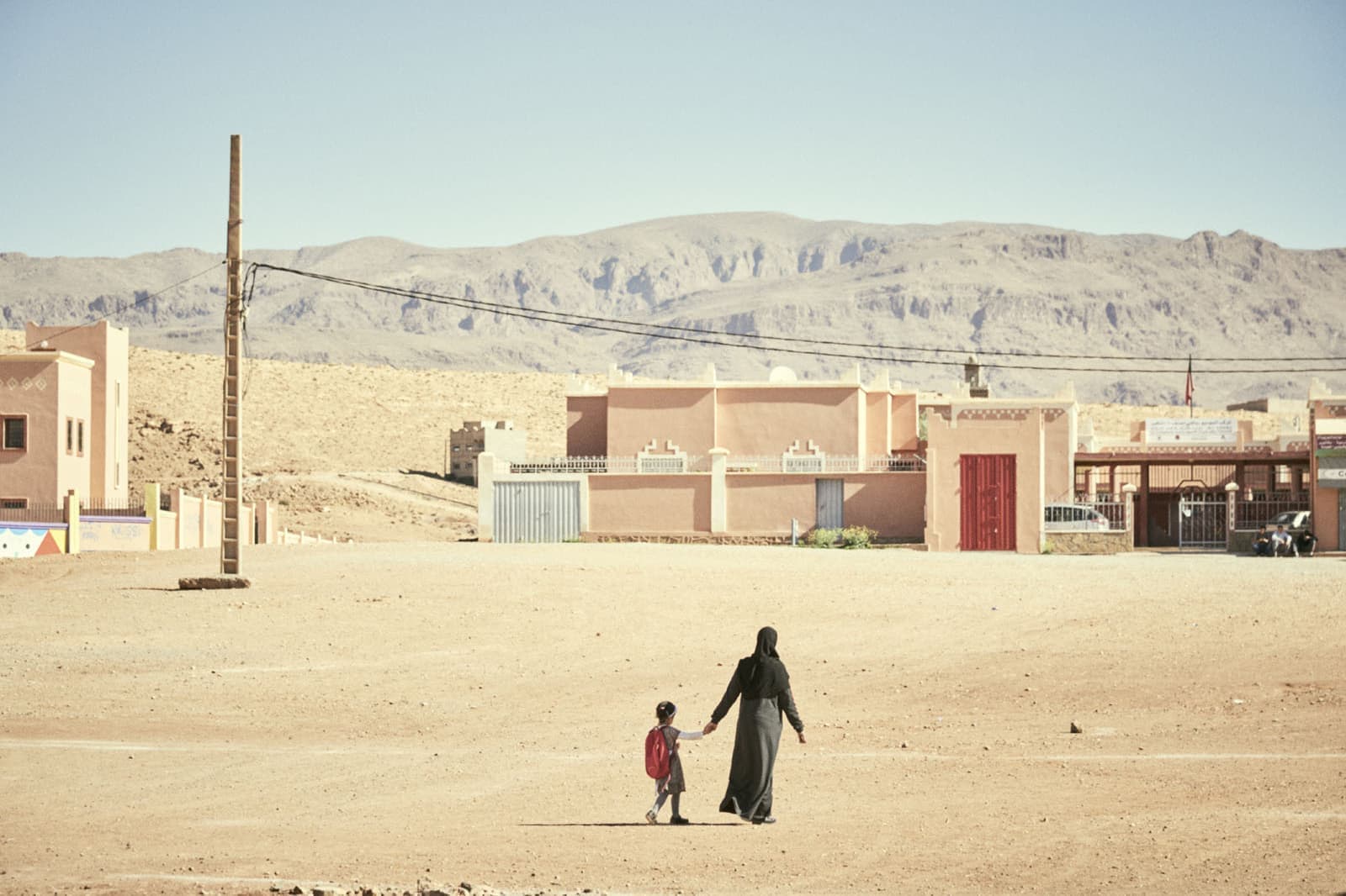 モロッコの旅写真_荒地の村
