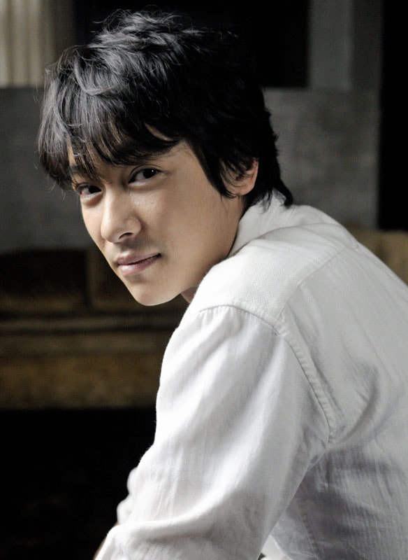 俳優のポートレート_堺雅人