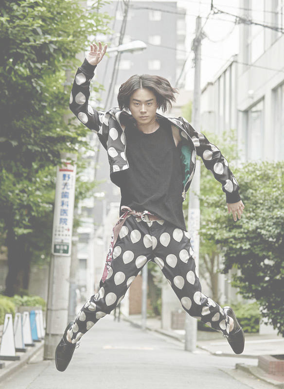 俳優のポートレート_菅田将暉